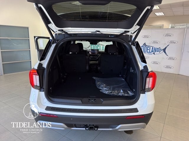 2027 Ford Explorer 4-Door 4DR RWD PLTNM