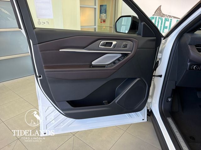 2027 Ford Explorer 4-Door 4DR RWD PLTNM