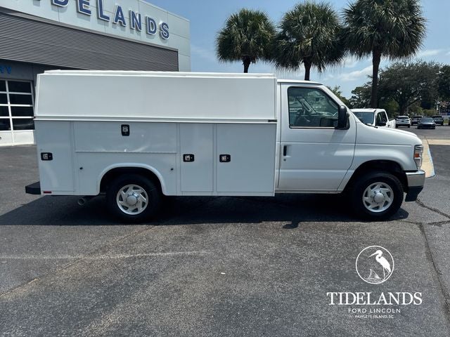 2024 Ford E-350SD Base Cutaway