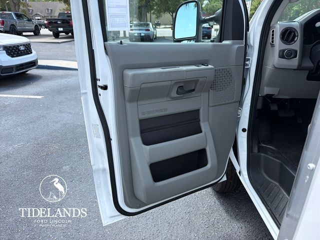 2027 Ford Econoline Cutaway E-450 DRW