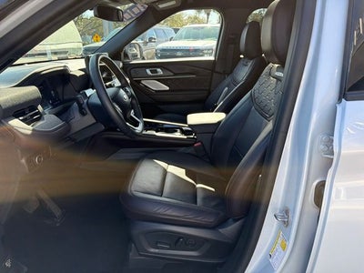 2025 Ford Explorer Platinum