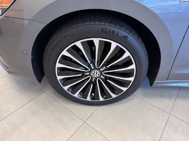 2022 Volkswagen Passat 2.0T Limited Edition