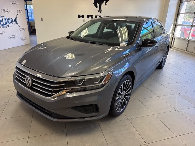 2022 Volkswagen Passat 2.0T Limited Edition