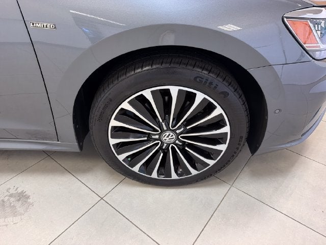 2022 Volkswagen Passat 2.0T Limited Edition
