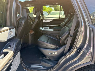 2025 Lincoln Navigator Black Label