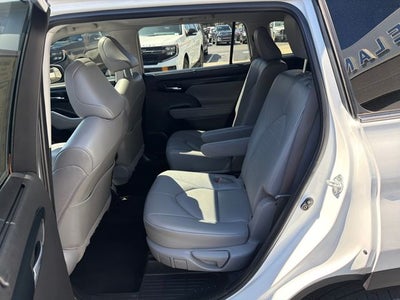 2022 Toyota Highlander XLE