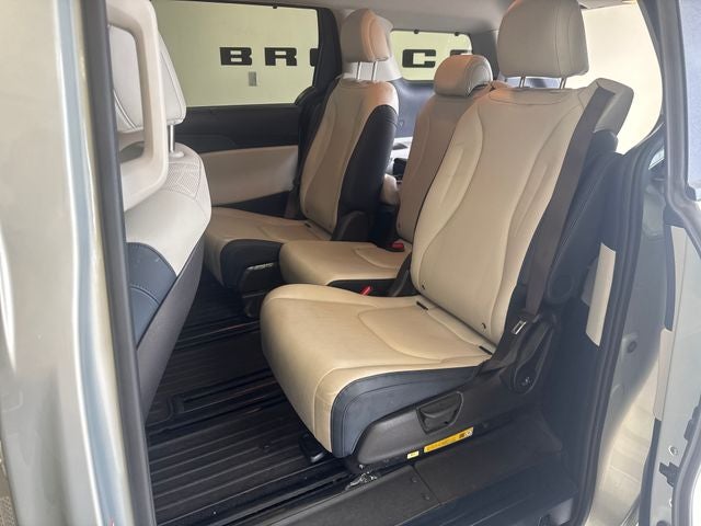 2025 Kia Carnival EX