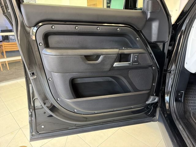 2025 Land Rover Defender 110 S