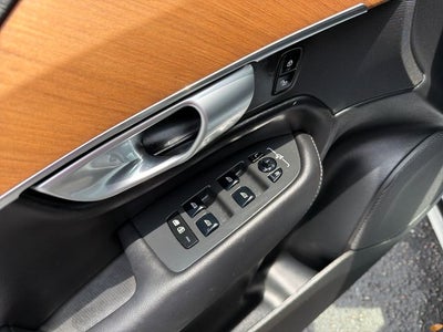 2024 Volvo XC90 B6 Plus Bright Theme 6-Seater